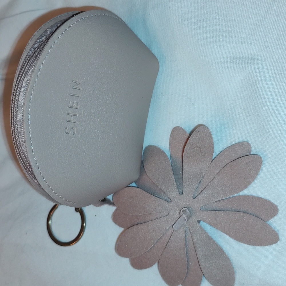 Shein pink coin purse with flower shaped tassel
